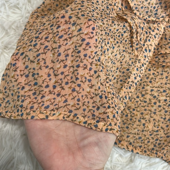 Forever 21 Floral Ruffle Beige Top | Spring | Spring florals | Ruffle - Picture 4 of 7